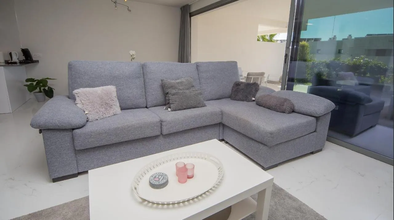 Cg7 Casares Green Apartment